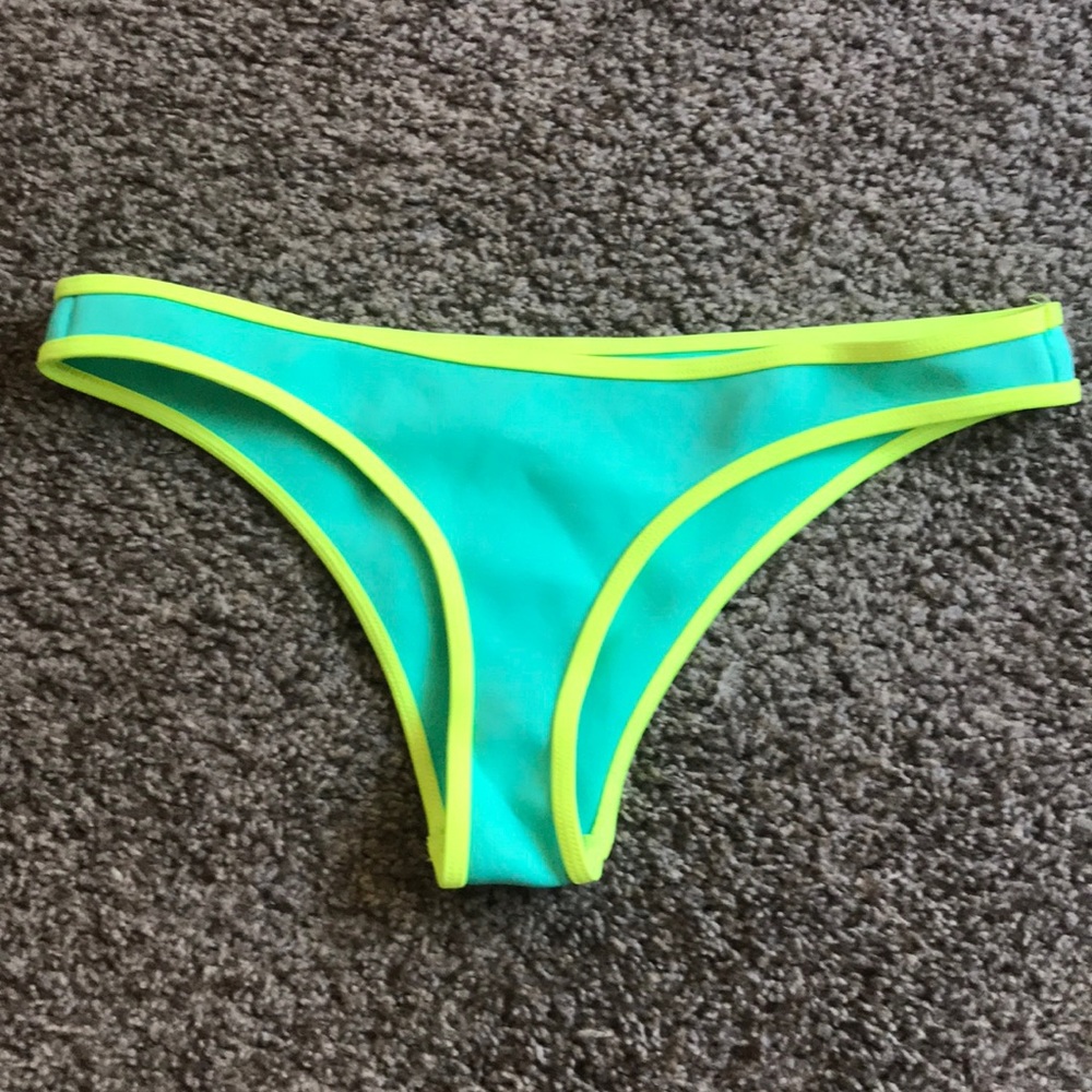 Body Glove, Fits like Small/Medium